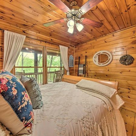 Peaceful Blue Ridge Cabin With Decks And Fire Pit Exterior foto